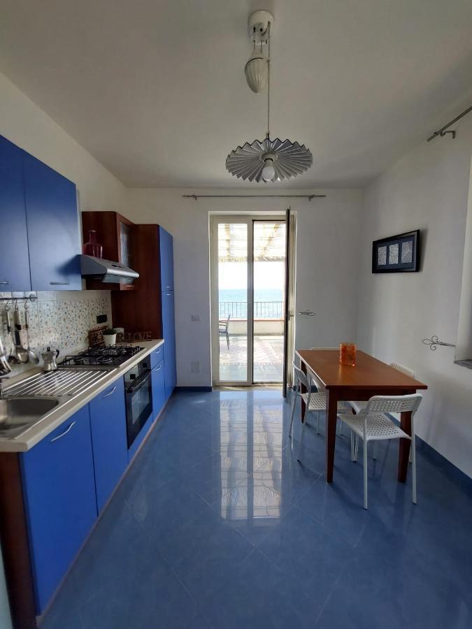 Waikiki Beach Apartments サンタ・マリア・ディ・カステッラバーテ エクステリア 写真