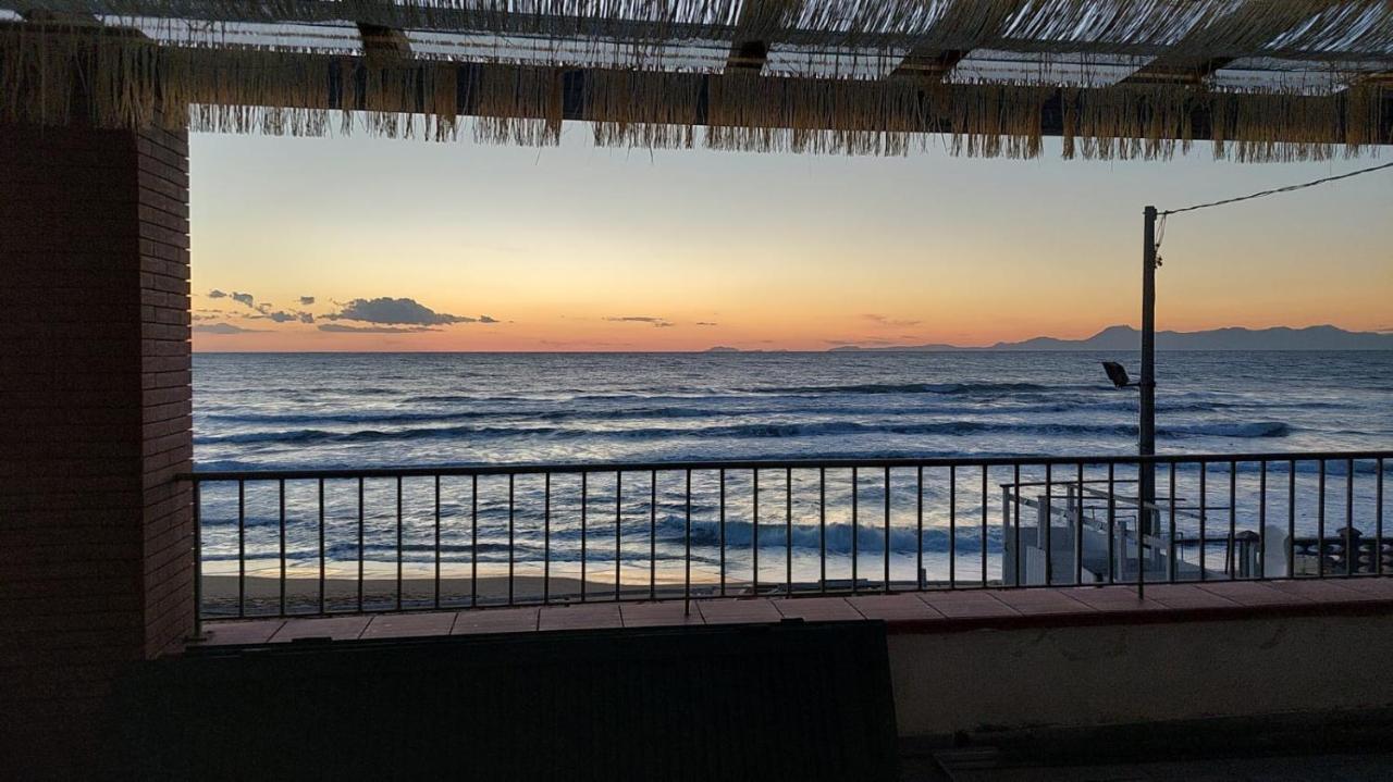 Waikiki Beach Apartments サンタ・マリア・ディ・カステッラバーテ エクステリア 写真